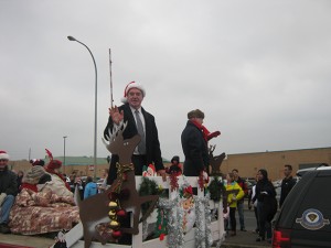 Santa-Parade-2012-Mayor Hobbs- Raven and Destiny