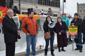 Joyce Hunter addressing Idle No More Thunder Bay Rally - Photo by Jorja Wenjack
