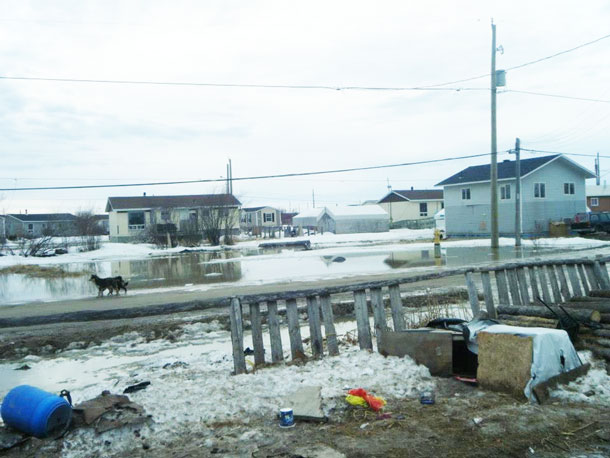Attawapiskat facing flood waters