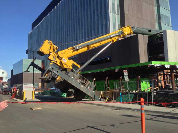 Crane Collapsed at Courthouse
