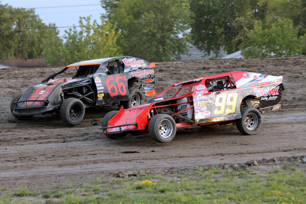 WISSOTA Midwest Modifieds – Dramatic finishes give Paull and Hettinga wins