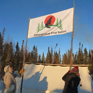 Attawapiskat Ice Road Blockade Continues