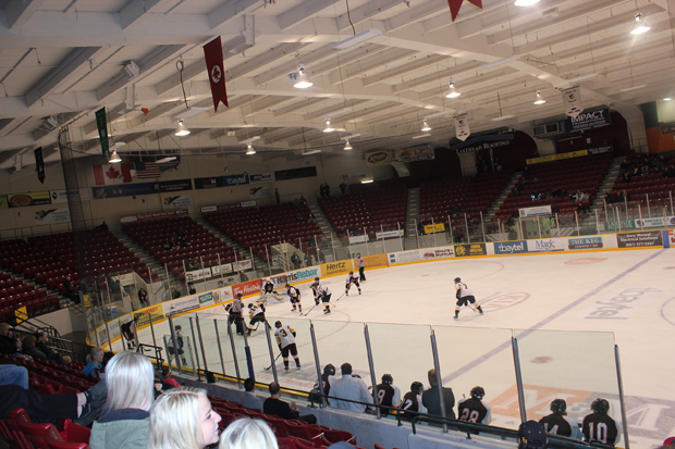 Hockey Action heating up in Thunder Bay – North Stars take on Dryden Ice Dogs