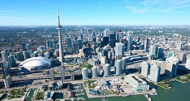 Toronto Real Estate, CN Tower & Air Canada Center