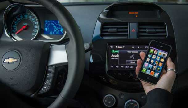 Chevrolet MyLink will be available with Siri, Apple’s intelligent assistant that helps get things done just by asking. Siri Eyes Free Integration will be available on the 2014 Camaro, Cruze, Equinox, Malibu, SS and Volt.