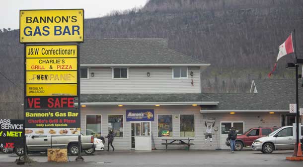 Bannon's Gas Bar and restaurant on Fort William First Nation