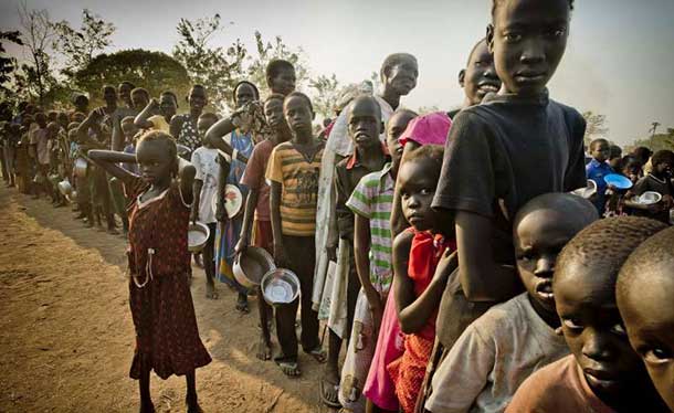 South Sudanese refugees waiting in line to get food at the Dzaipi transit centre in Uganda. Photo: UNHCR/F. Noy