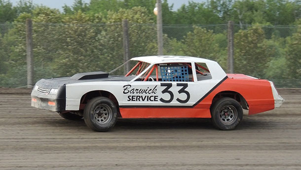 #33 Kendal Gamsby has continued his dominance in the Street Stocks taking wins in both the heat and the feature