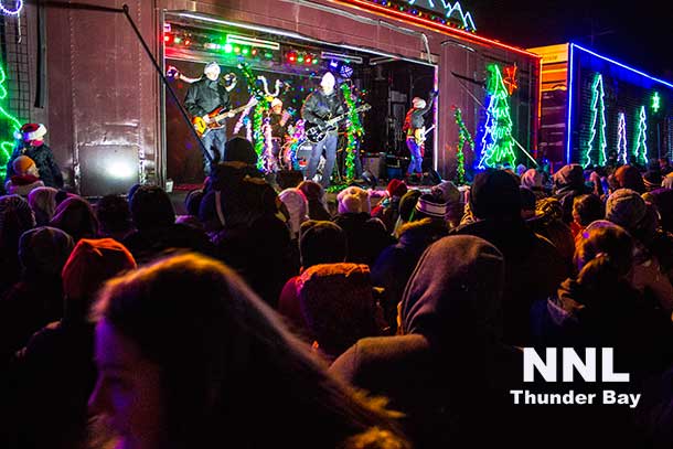 A huge crowd enjoying the music at the CP Holiday Train in Thunder Bay