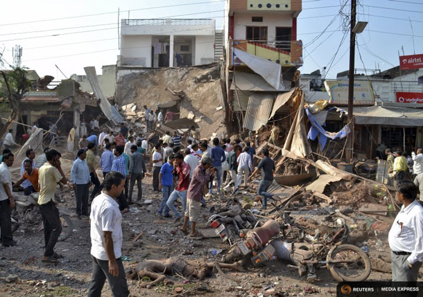 People stand near the site of an explosion in Jhabua district at Madhya Pradesh, India, September 12, 2015. REUTERS/Stringer