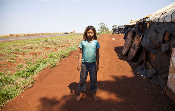 Many Guarani are forced to live in overcrowded reserves or in makeshift camps on the roadside following the theft of their land. © Paul Patrick Borhaug/Survival