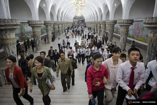 Commuters make their way through a subway station visited by foreign reporters during a government organized tour in Pyongyang, North Korea October 9, 2015. REUTERS/Damir Sagolj