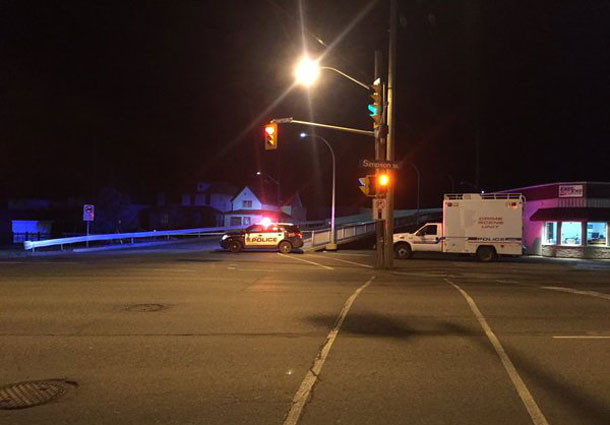 Thunder Bay Police unit and Crime Scene Investigation Unit on Pacific Avenue Bridge last night - Photo by Nathan Ogden