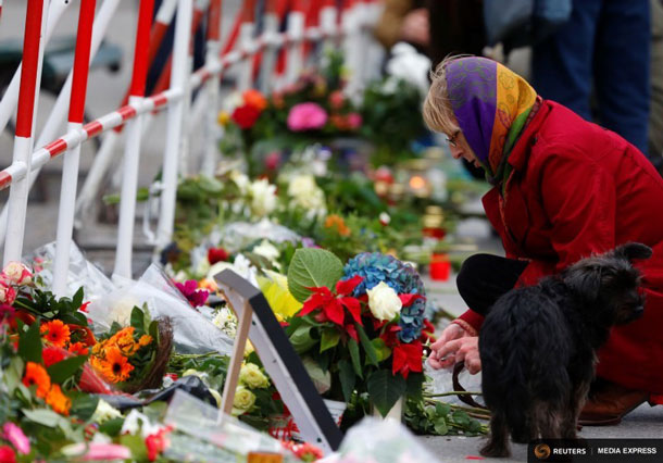 People lay flowers outside the French embassy in Berlin, Germany, November 14, 2015, after gunmen and bombers attacked restaurants, a concert hall and a sports stadium at locations across Paris on Friday.      REUTERS/Hannibal Hanschke