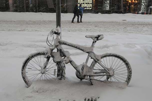 A bicycle is pictured covered with snow during a snow storm in Times Square in the Manhattan borough of New York, January 23, 2016.     REUTERS/Carlo Allegri