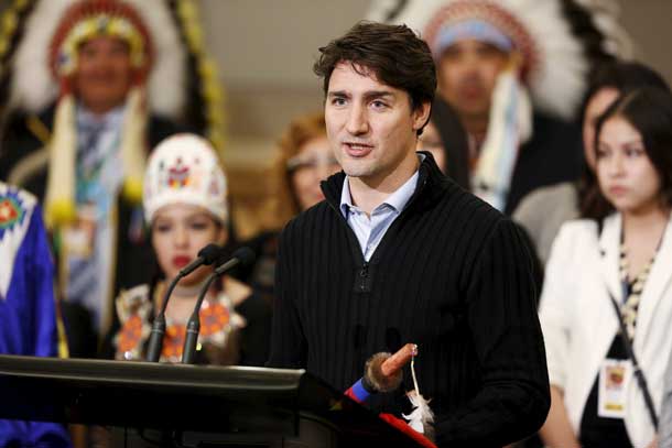 Prime Minister Justin Trudeau talks with First Nations leaders and delegates at the File Hills Qu'Appelle Tribal Council in Fort Qu'Appelle, Saskatchewan, Canada on April 26, 2016. REUTERS/David Stobbe