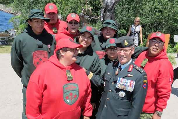 Canadian Rangers and Junior Canadian Rangers share a light moment with Lieutenant-General Marquis Hainse, commander of the Canadian Army on National Aboriginal Day.