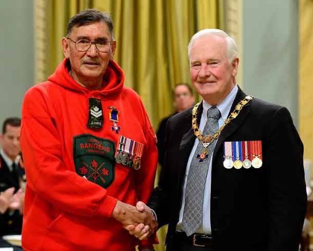 GG02-2016-0242-060 June 03, 2016 Ottawa, Ontario, Canada His Excellency presents the Member (M.M.M.) insignia of the Order of Military Merit to Ranger Stanley Robert Stephens, M.M.M., C.D. His Excellency the Right Honourable David Johnston, Governor General and Commander-in-Chief of Canada, presided over an Order of Military Merit investiture ceremony at Rideau Hall, on Friday, June 3, 2016. The Governor General bestowed the honour on 3 Commanders, 12 Officers and 40 Members. Credit: MCpl Vincent Carbonneau, Rideau Hall, OSGG