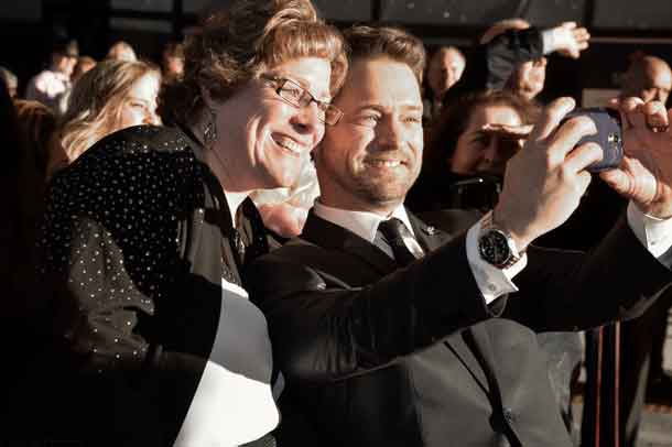 Evelyn Wilson, recipient of the 2015 Peter Soumalias Unsung Hero Honour, and actor Jason Priestley at the Canada’s Walk of Fame Red Carpet and Star Unveiling Ceremony. (PHOTO Credit: George Pimentel)