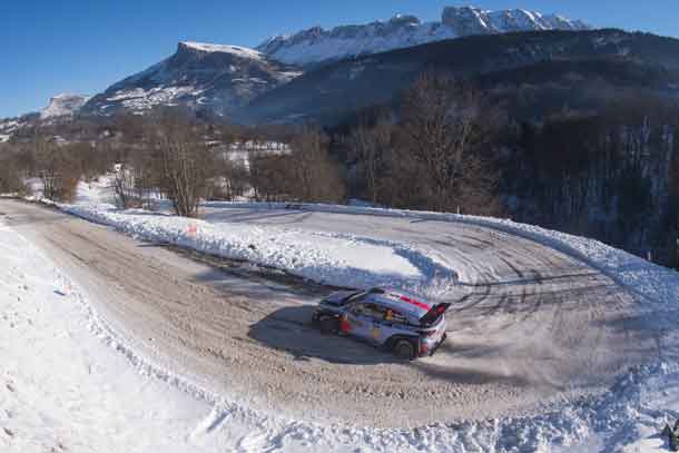 Thierry Neuville, who led after Thursday night’s truncated opening, extended his advantage to 45.1sec after the longest leg of the four-day event.