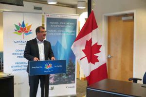 Hon. Bob Nault making announcement on Fednor Funding