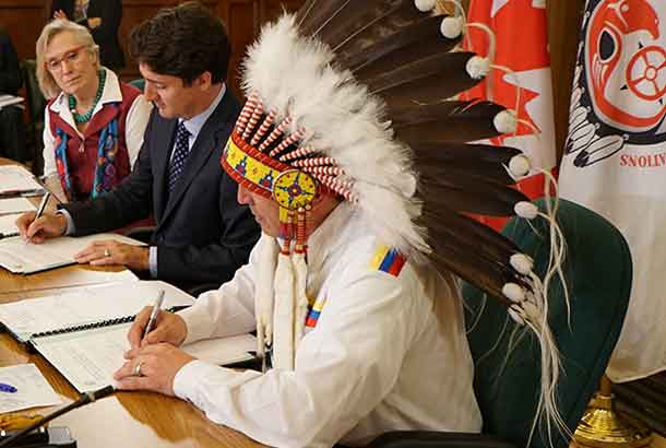 Assembly of First Nations Chief Bellegarde signs MOU with Prime Minister Trudeau and INAC Minister Bennett