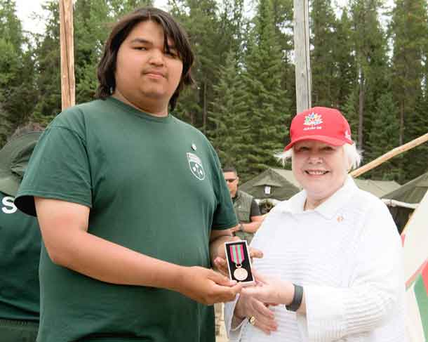 Junior Canadian Ranger Trevor McKay receives a medal from Ontario Lieutenant Governor Elizabeth Dowdeswell.  credit Master Corporal Precious Carandang, Canadian Army