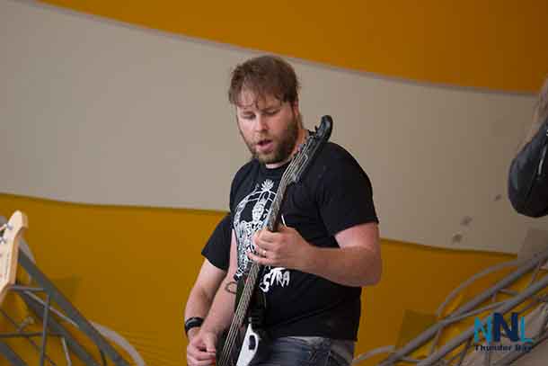 Scott "Ramone" Hobbs playing bass at Rocking Recovery 2017