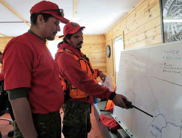 Master Corporal Christopher Keesic of Moose Factory and Ranger Terrance Angeconeb of Lac Seul discuss search tactics.