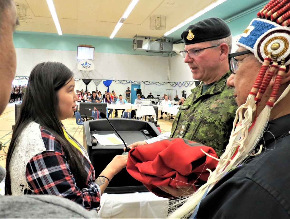 Shawnda Mamakwa, left, is sworn in as a Canadian Ranger by Lieutenant-Colonel Matthew Richardson. Photo by Sgt Peter Moon