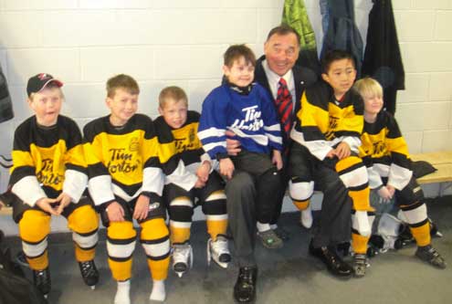 Senator meets with kids in Thunder Bay