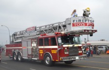 Santa-Claus-Parade-2012-Firetruck-2