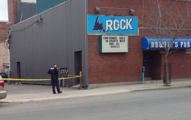 Newfie's Pub Thunder Bay Police on scene at Homicide that happened just off May Street in 2013