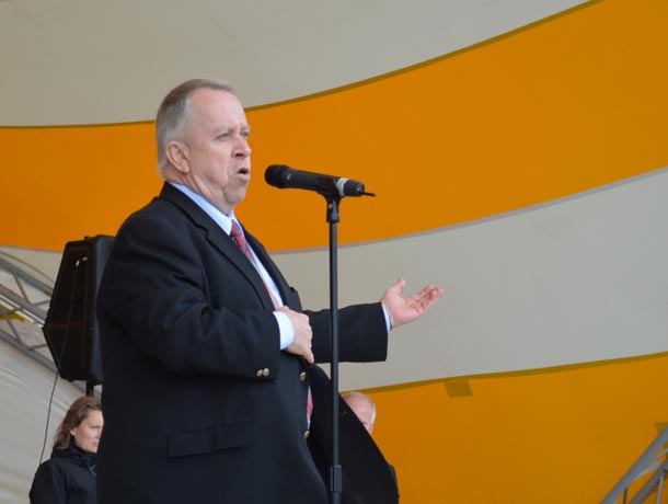 Minister Michael Gravelle at National Aboriginal Day in Thunder Bay