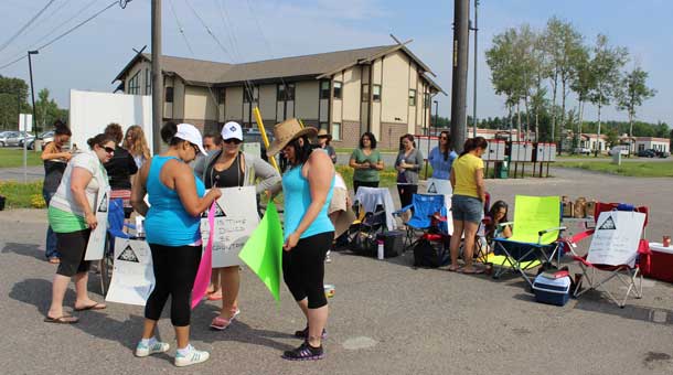 Dilico Case workers walk picket line on FWFN
