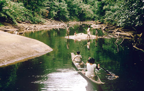 The Akawaio and Arekuna fish in the Mazaruni river and its tributaries. The proposed dam would flood the tribes' land and forever destroy an area famed for its scenery and bio-diversity. © Audrey Butt Colson