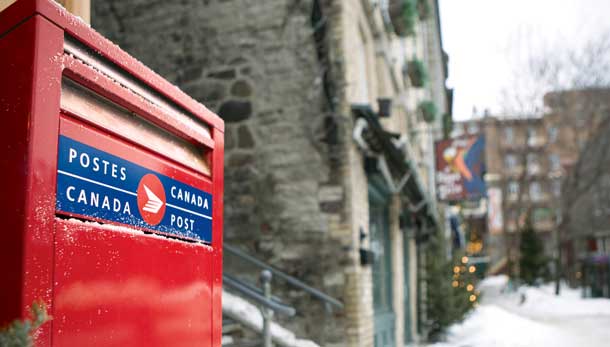  Canada Post nostaa Postimerkkien hintoja, vähentää postinjakelua ovelta ovelle ja muuttaa toimintaa.