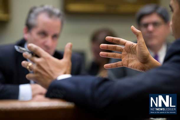 President Obama meeting with his team - Image White House