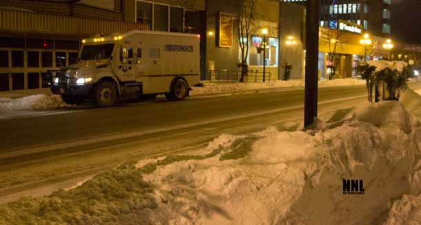 Thunder Bay snow clearing crews are dealing with the snow - Crews were out overnight