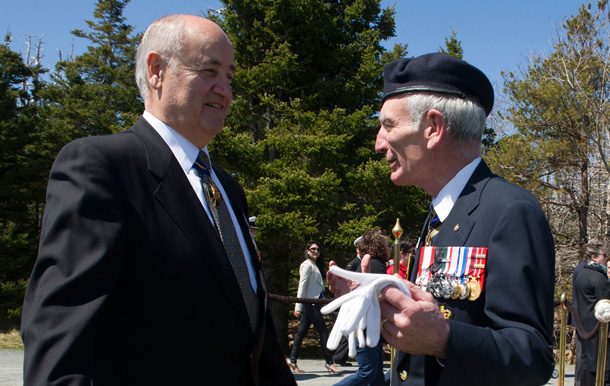 he Honourable Julian Fantino, Minister of Veterans Affairs, speaks with Grand President of the Royal Canadian Legion, Vice Admiral Larry Murray, C.M., C.M.M, C.D. (Ret'd), following the 71st anniversary of the Battle of the Atlantic Ceremony, in Halifax. Minister Fantino was in Halifax to commemorate the sacrifices made by the thousands of Canadians who fought so valiantly in the North Atlantic during the Second World War. (CNW Group/Veterans Affairs Canada)
