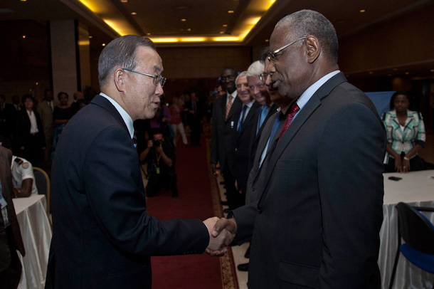 Secretary General Ban Ki-moon (left) in Bamako, Mali, in November 2013 with Abdoulaye Bathily, who has been appointed to head the UN regional office in Central Africa. Photo: MINUSMA/Marco Dormino