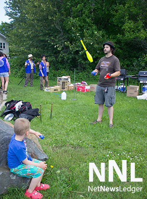 Eric the Juggler entertaining the kids as the barbecue gets going.