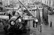 making-hawker-hurricanes-in-Thunder-Bay
