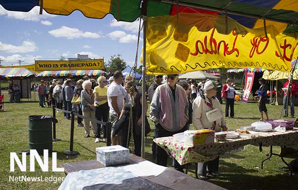 People were lined up for the delicious food even before the food arrived.