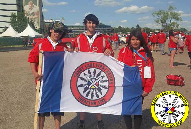 Keiron Kakepetum, Aaron Gorzen and Jurriah Kakepetum hold the SLFN flag