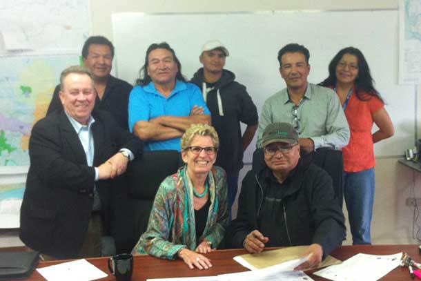 Premier Wynne with Marten Falls Council and Chief along with Minister Gravelle