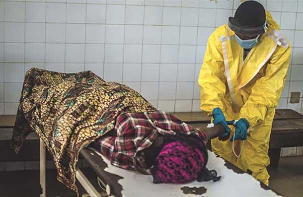 WHO has set up a system of 300 community-based volunteers who monitor the Ebola situation and follow up close contacts of those who were infected. Photo: WHO/T. Jasarevic