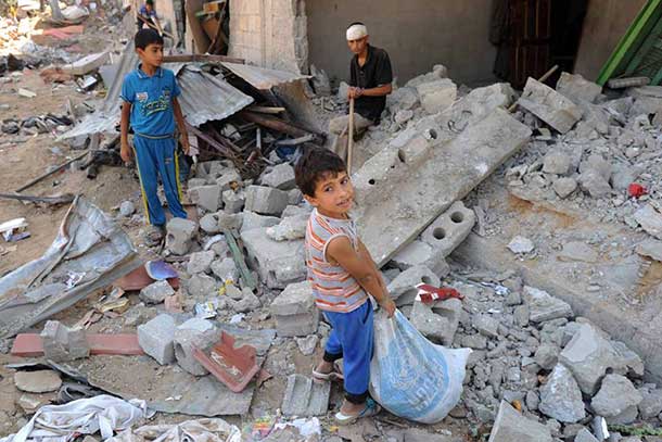 UNRWA expects and is preparing for some 65,000 to 70,000 Palestinians to stay in its Gaza schools as they have no homes and nowhere to return to. Photo: UNRWA Archives/Shareef Sarhan