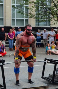 Kyle Rainer in the deadlift