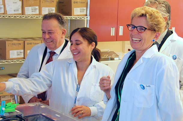 Premier Kathleen Wynne (right) with Dr. Laura Curiel (centre), Minister Michael Gravelle (left), and Minister Bill Mauro (right, partially obscured) touring the TBRRI’s wet lab. This past July, the province invested a further $4 million into our growing research program.